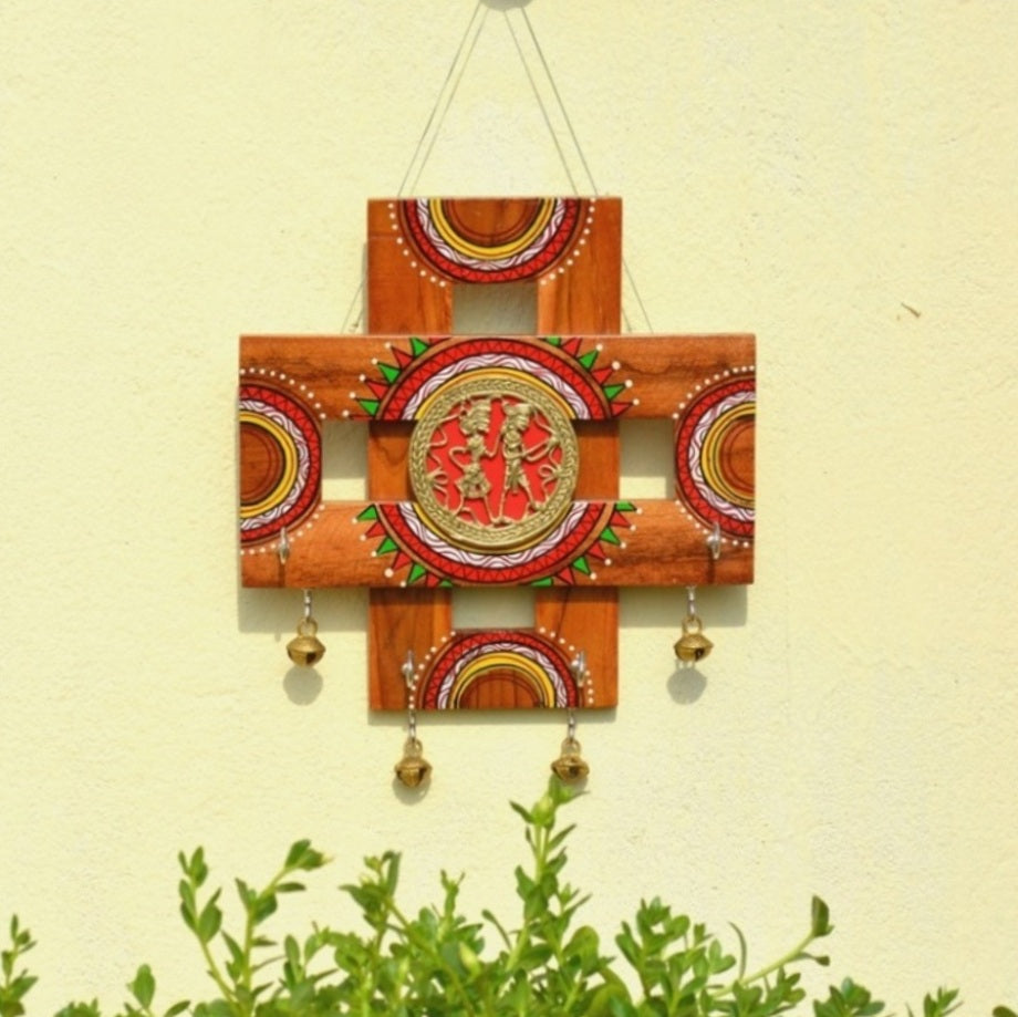 Wooden key hanger with Bastar Dokra art brass panel