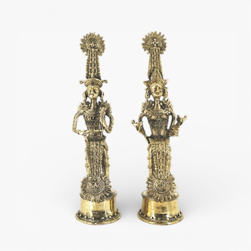 Front view of Jhitku Mitki brass tribal couple statue highlighting traditional attire and Bastar Dokra metal craftsmanship