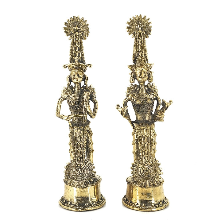 Front view of Jhitku Mitki brass tribal couple statue highlighting traditional attire and Bastar Dokra metal craftsmanship